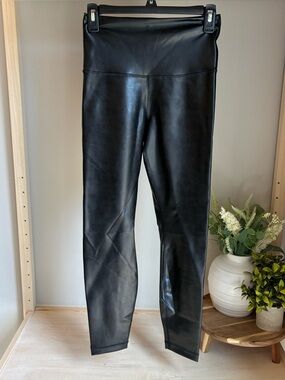 90‎ Degree by Reflex Disco Fever
Liquid Faux Leather High Waist Ankle
Leggings S